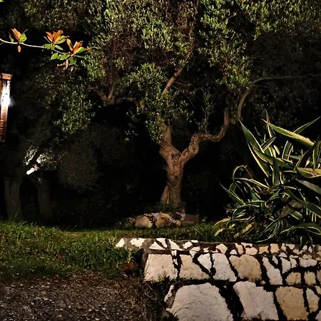 Karvounoskala Στρατώνι