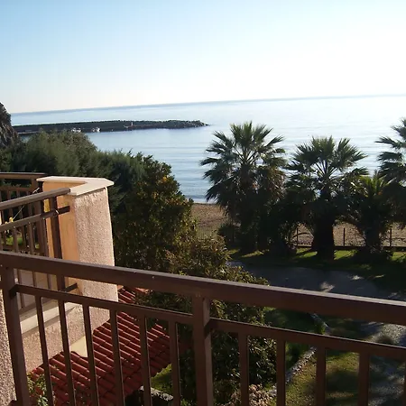 Karvounoskala Στρατώνι