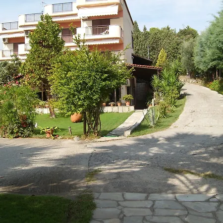 Karvounoskala * Στρατώνι